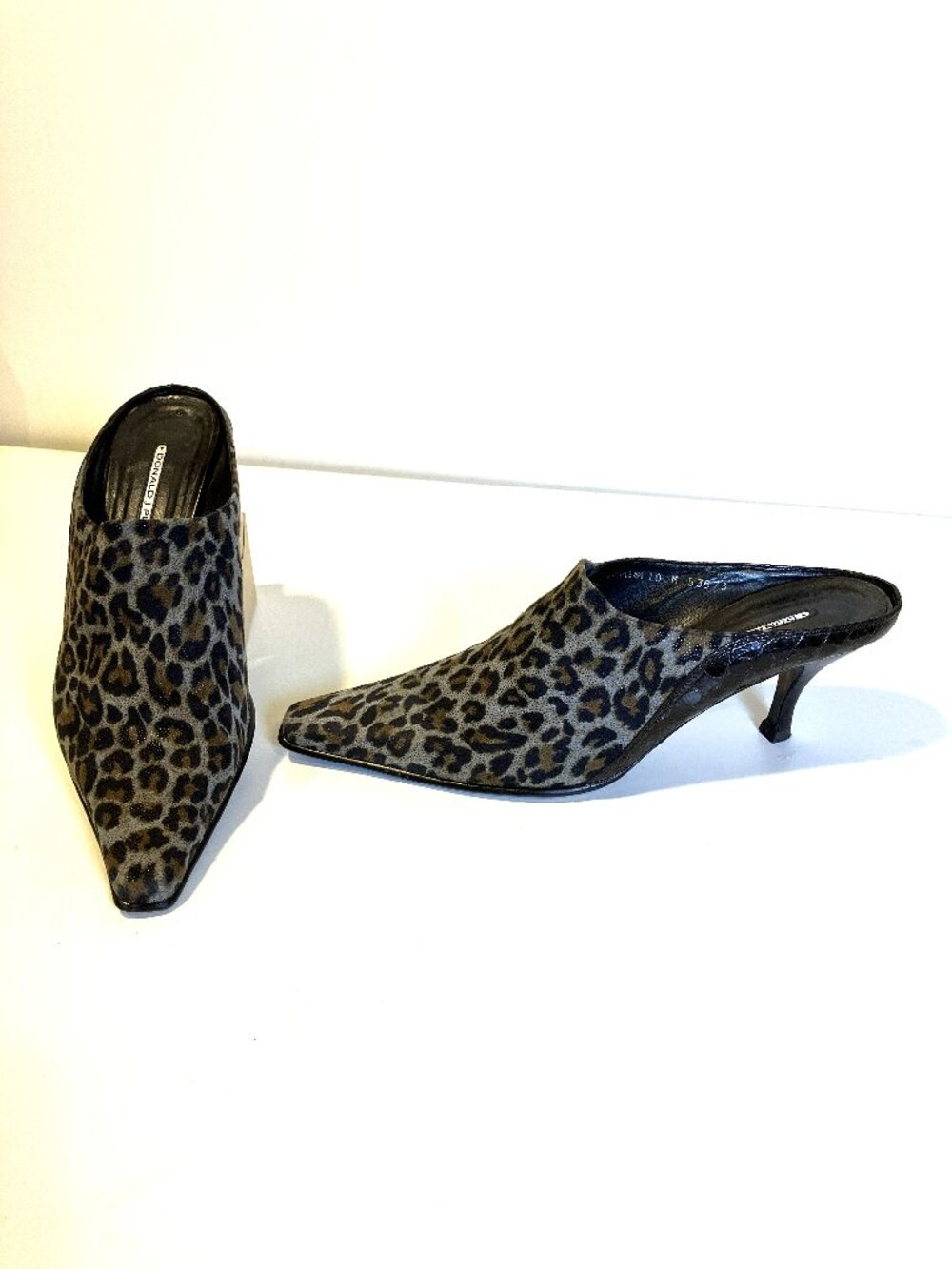 DONALD J PLINER Leopard/Cheetah Print Low Heel Pointed-Toe Mules.  Size 10.
